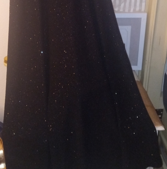 Haani Elegant Black Long Sleeveless Cocktail Dress Rhinestone Neck - Picture 3 of 5